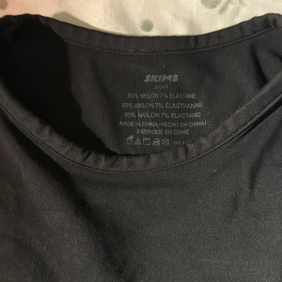 Soft smoothing t-shirt from skims in the color onyx. - Picture 4 of 4